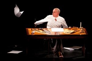 Elias Andreato em seu mon&oacute;logo, 