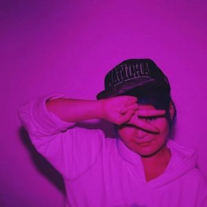 Danndhara Shoyama, egressa do curso de Cenografia e Figurino da SP Escola de Teatro.