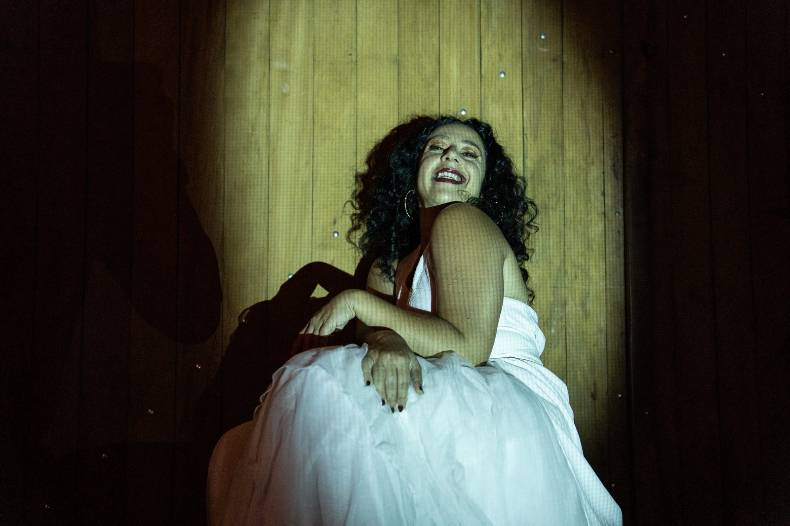 A dramaturga, atriz e diretora Viviane Dias participa de palestra com estudantes da SP Escola de Teatro, em junho de 2023.