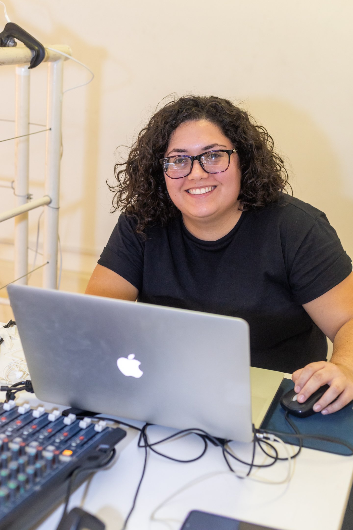 Fotografia colorida de Aline Almeida no espetáculo "Gagarin Way"