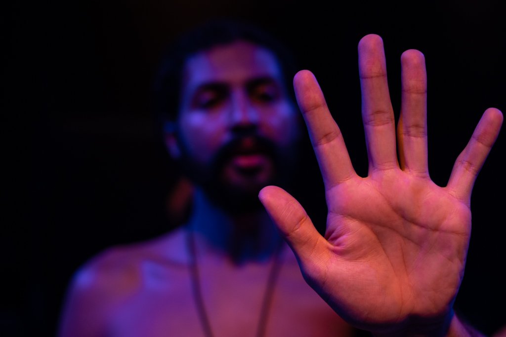 O que meu corpo nu te conta?, por Bob Sousa