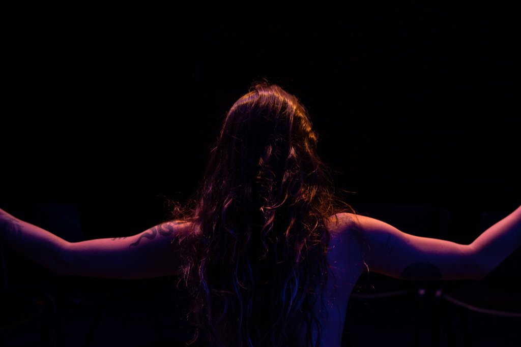 O que meu corpo nu te conta?, por Bob Sousa