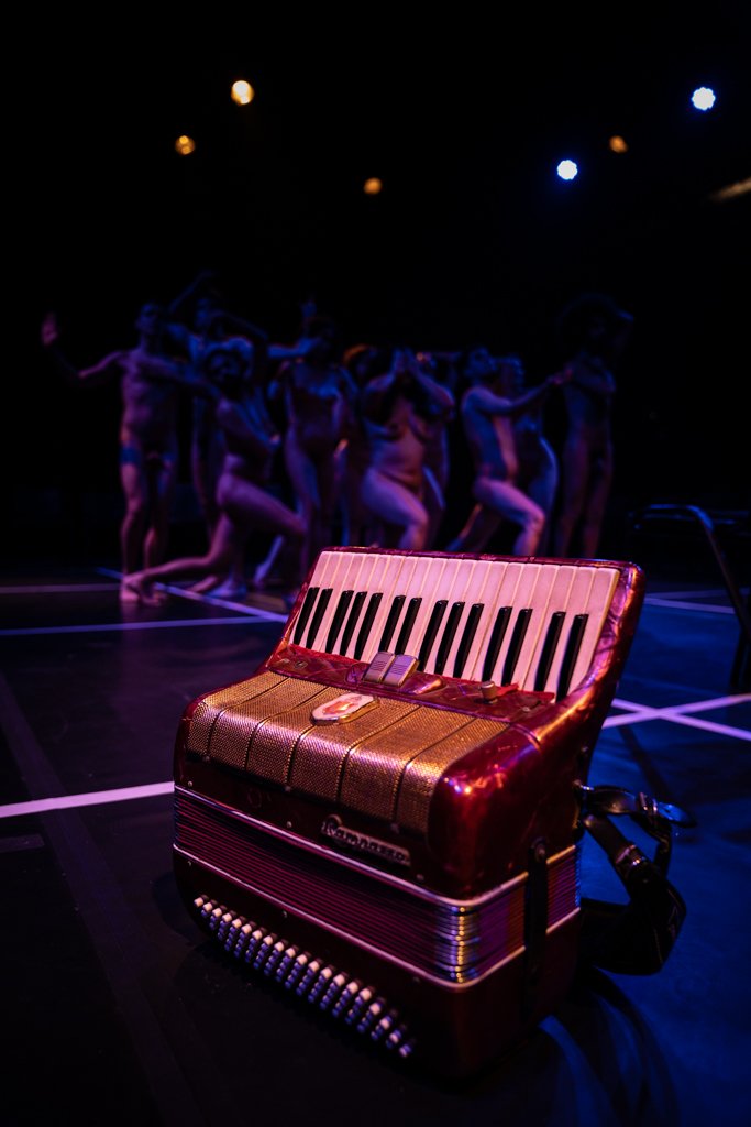 O que meu corpo nu te conta?, por Bob Sousa