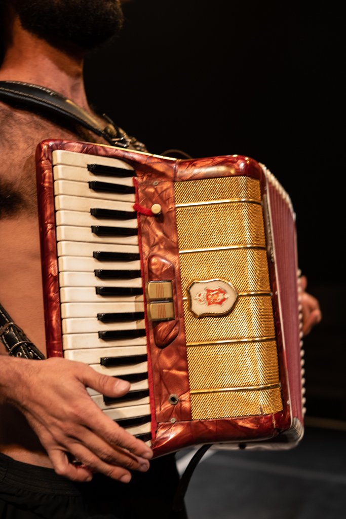 O que meu corpo nu te conta?, por Bob Sousa