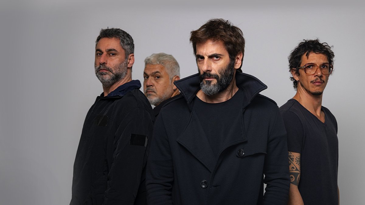 Imagem colorida de três homens, atores da peça Gagarin Way