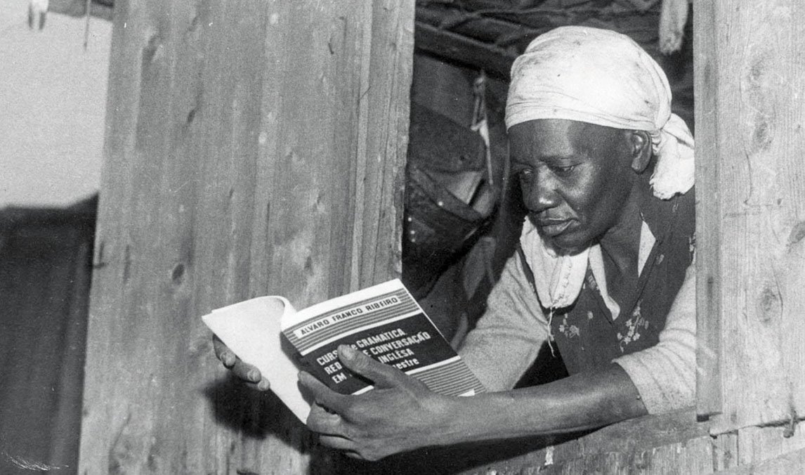 Fotografia preta e branca de Carolina Maria de Jesus