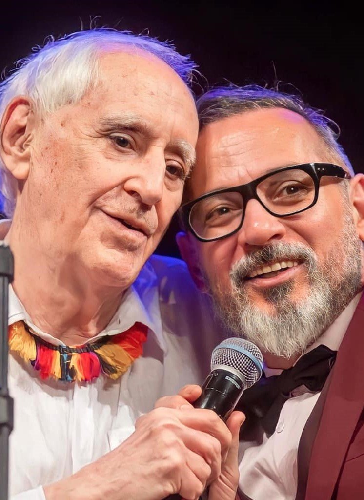 Fotografia colorida de Ivam Cabral e Zé Celso