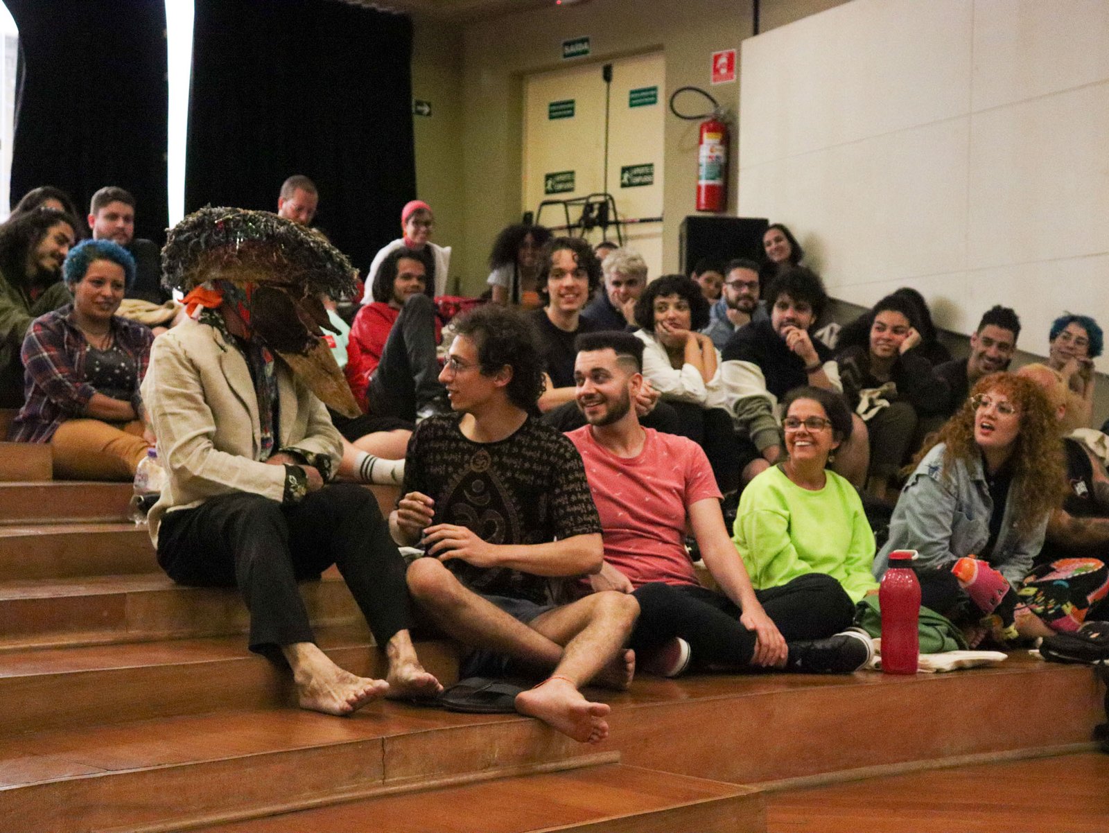 Fotografia colorida em plano geral de abertura do semestre