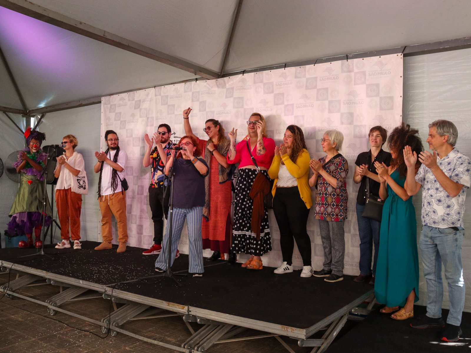 Fotografia colorida em plano geral de abertura do semestre