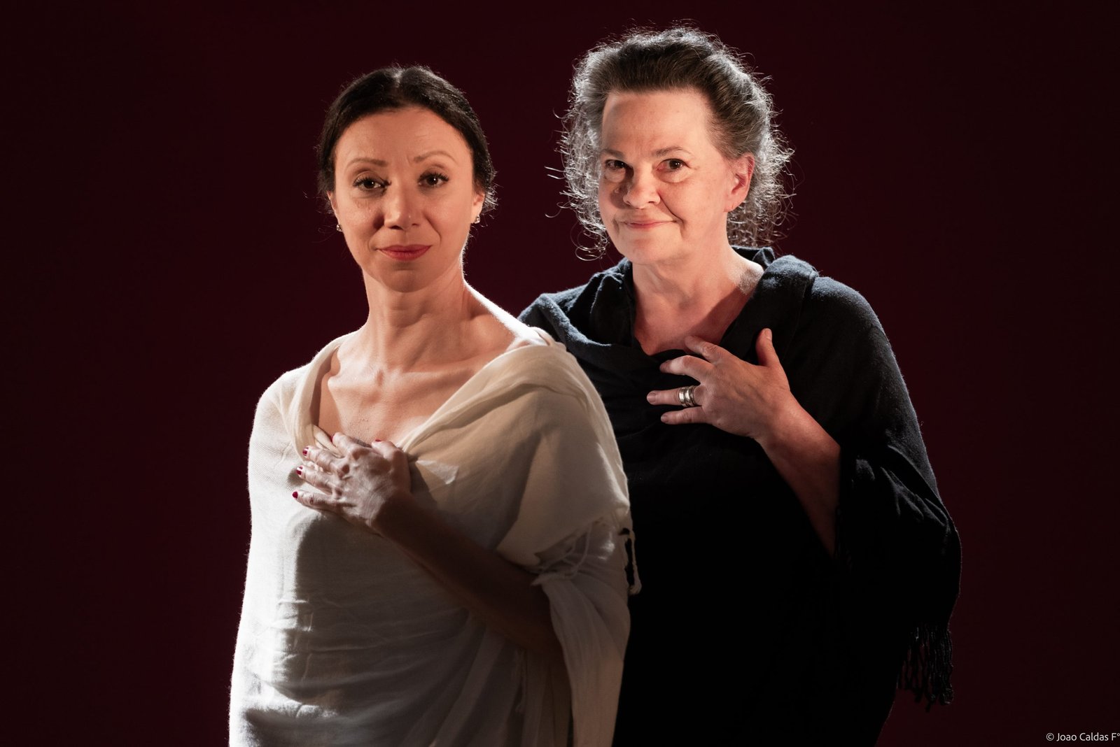 Cena de "Um Teto Todo Seu, peça baseada em ensaio de Virginia Woolf. Em cartaz em 2023, na Oficina Cultural Oswald de Andrade.