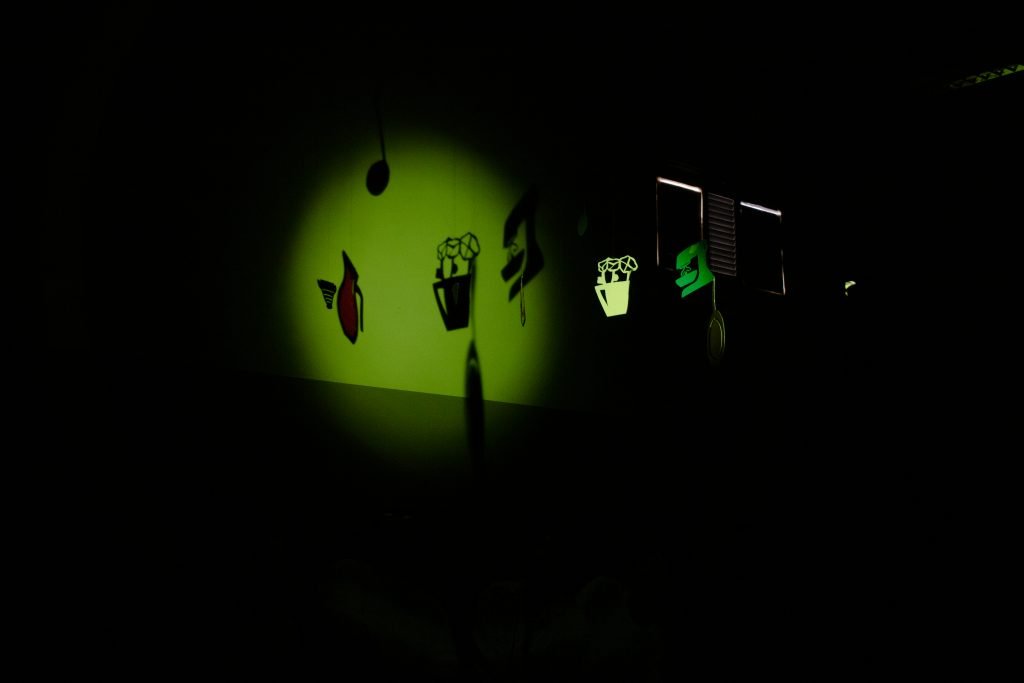 Fotografia Colorida Apresentação Teatro de Sombras da turma de Iluminação do docente Chico Turbiani