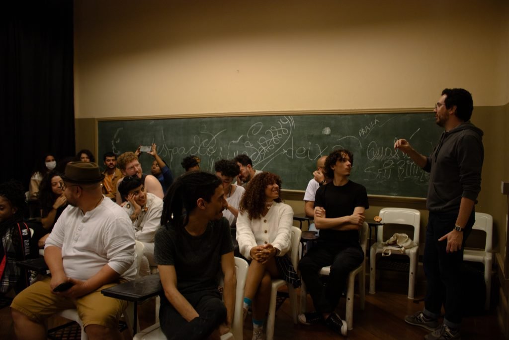 Fotografia Colorida Apresentação Teatro de Sombras da turma de Iluminação do docente Chico Turbiani