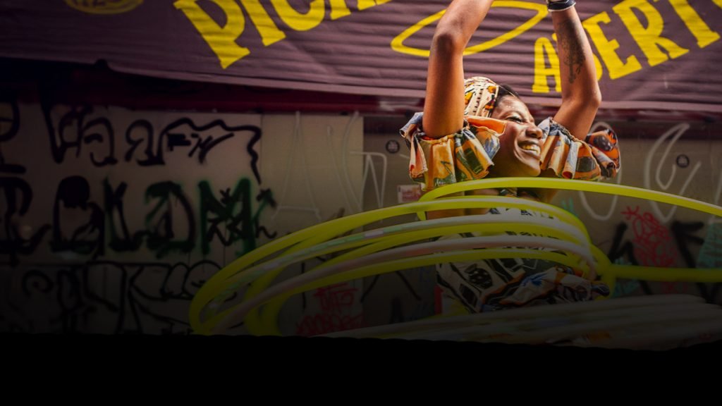 Curso gratuito: “Manipulação e criação de bambolê circense”, ministrado por Pipa Luke