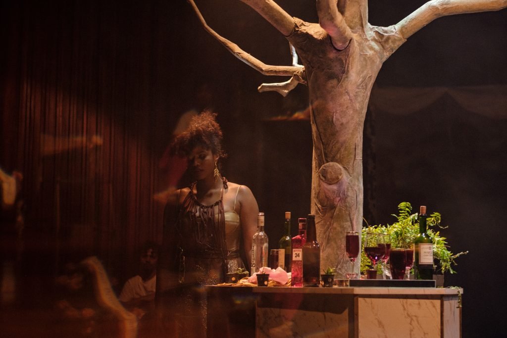 Cena da peça "Cíclico", com apresentações em 2023. | Foto: Cléo Martins/Divulgação