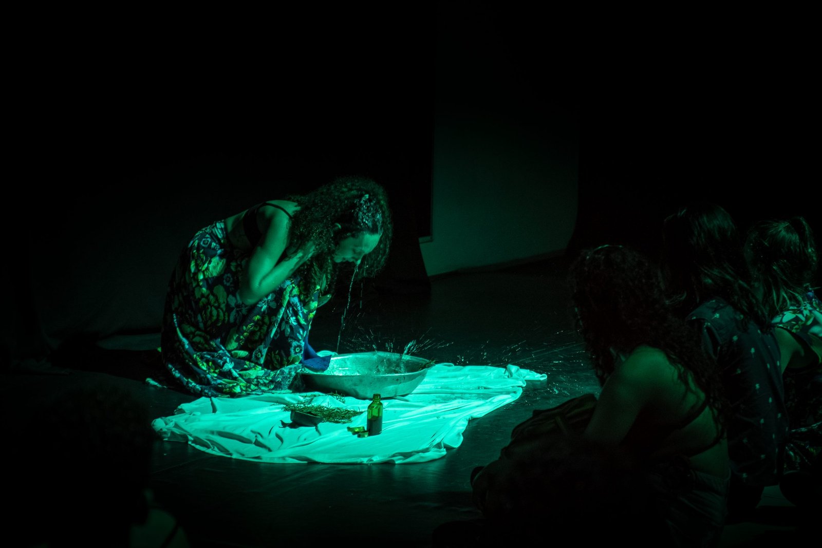 Mostra de Microcenas, realizada pelos estudantes do curso técnico da SP Escola de Teatro (Foto: Rodrigo Reis)