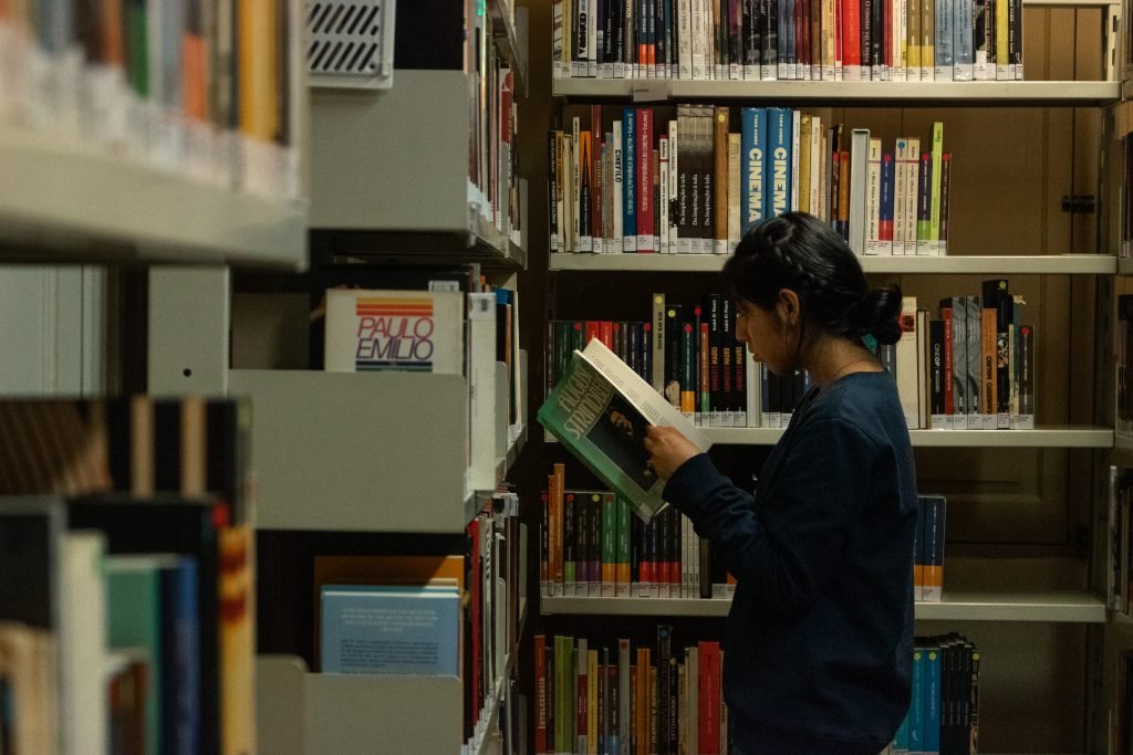 Fotografia Colorida Estudantes da Escola Padre Anchieta em visita no Brás