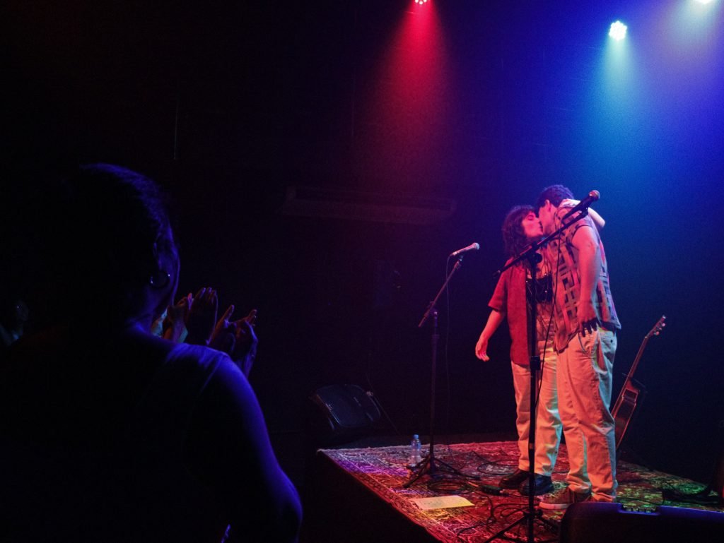 Fotografia Colorida de SP Música: Show "Enquanto os homens dormem" de Clara Castro e Nathan Itaborahy na Roosvelt