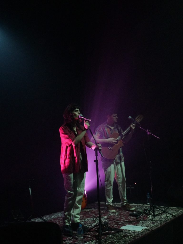 Fotografia Colorida de SP Música: Show "Enquanto os homens dormem" de Clara Castro e Nathan Itaborahy na Roosvelt