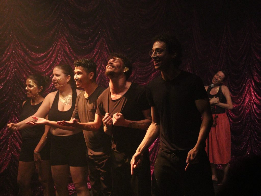 Fotografia colorida de Abertura Experimentos I: Núcleo 5 do Módulo Amarelo na Roosevelt.