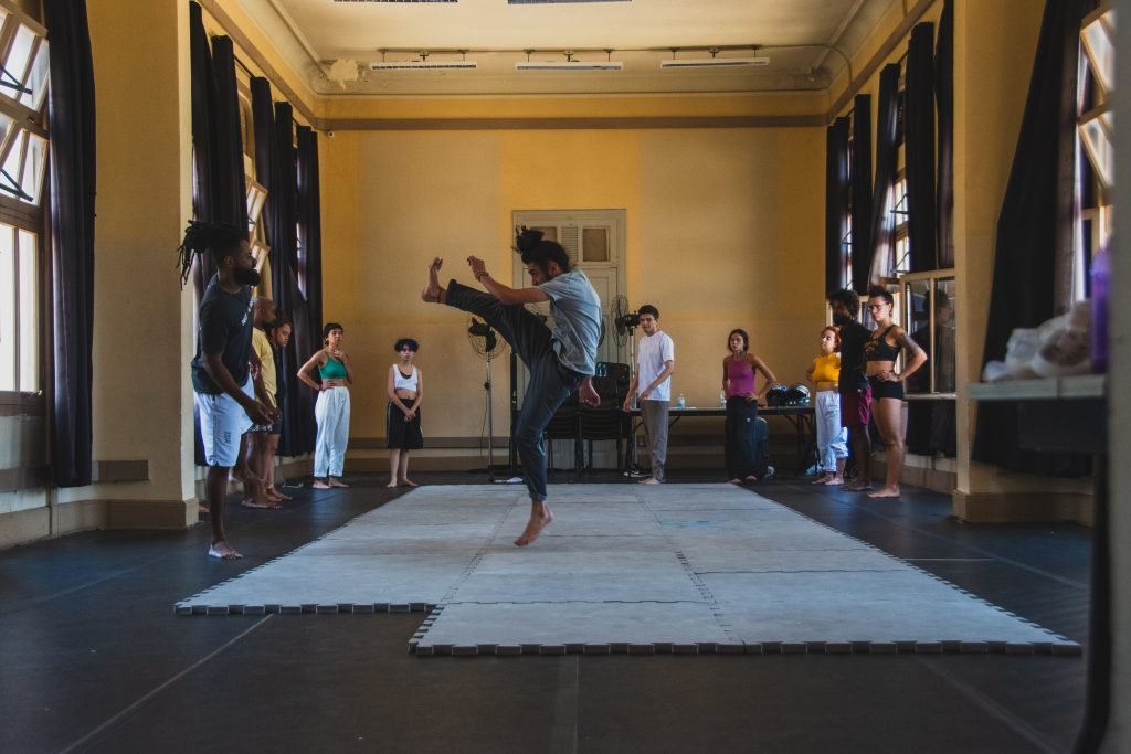 Fotografia colorida de Workshop "Corpo Iêê: A Dança da Capoeira" com Rafael Oliveira no Brás