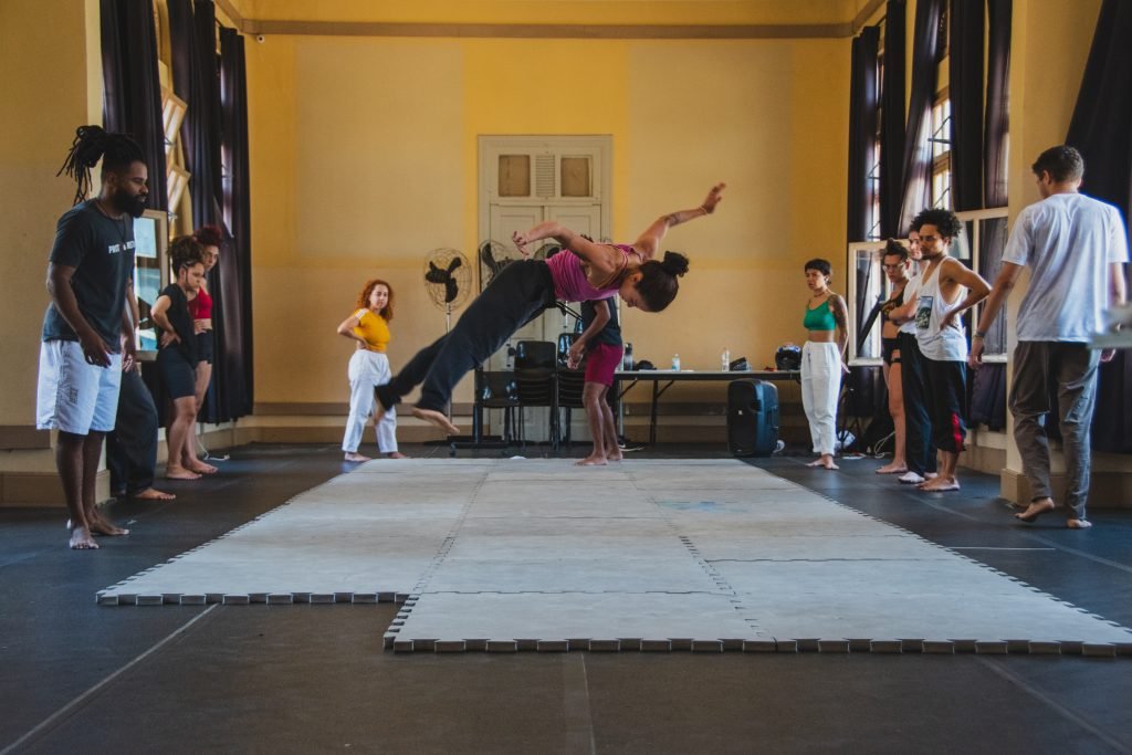Fotografia colorida de Workshop "Corpo Iêê: A Dança da Capoeira" com Rafael Oliveira no Brás
