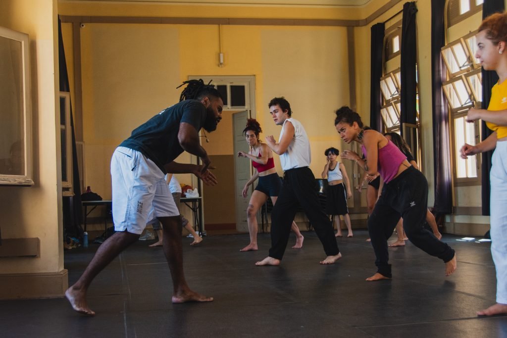 Fotografia colorida de Workshop "Corpo Iêê: A Dança da Capoeira" com Rafael Oliveira no Brás