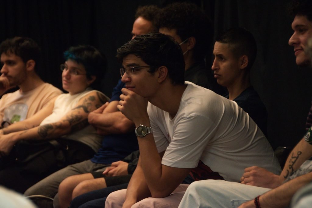 Fotografia colorida de ELA: Curso de trilha sonora para cinema com Marcello Amalfi na Roosevelt