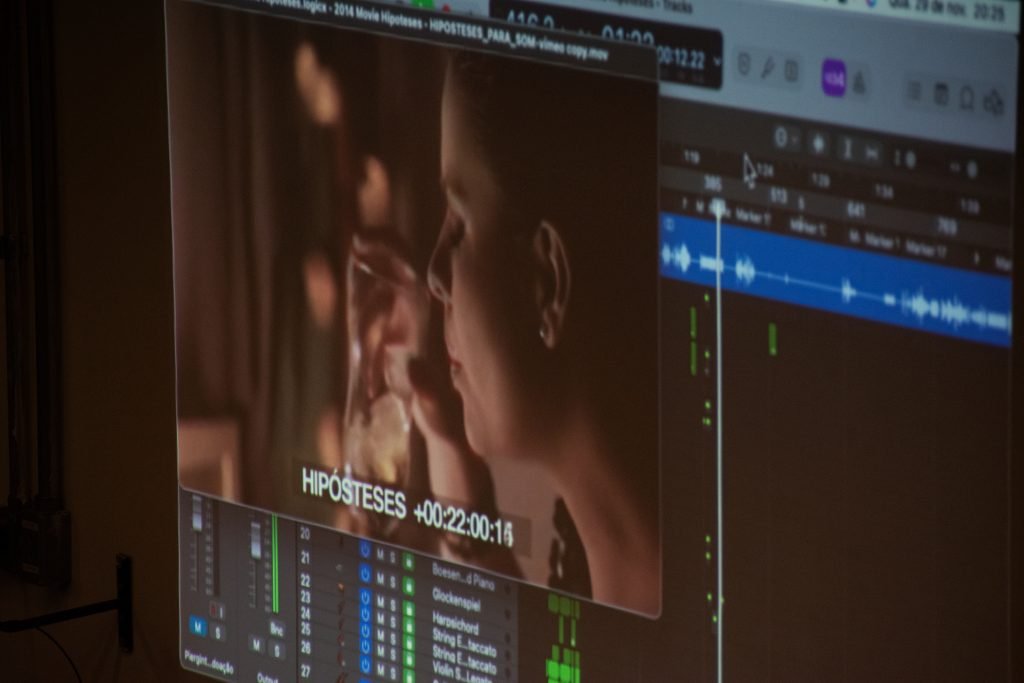 Fotografia colorida de ELA: Curso de trilha sonora para cinema com Marcello Amalfi na Roosevelt