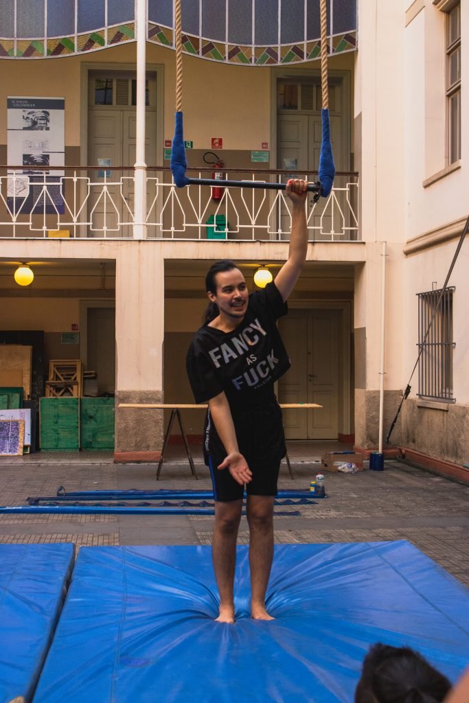 Fotografia colorida de Curso "Iniciação ao Circo"com Lui Castanho e Helen Maria no Brás