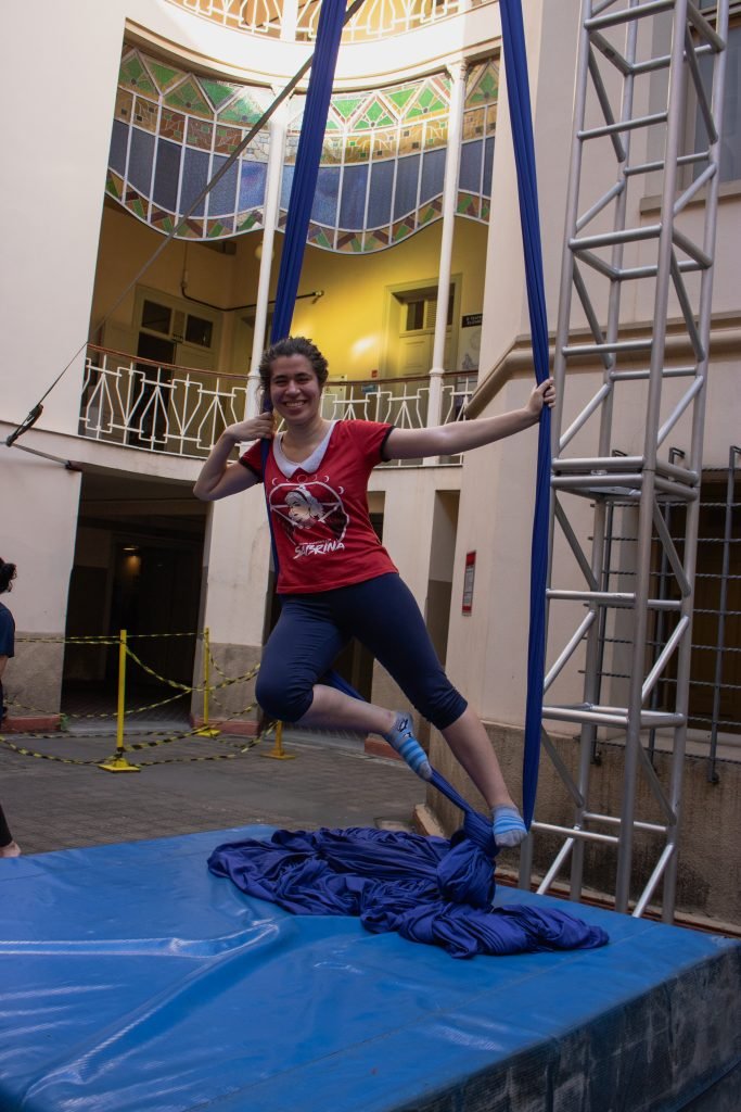 Fotografia colorida de Curso "Iniciação ao Circo"com Lui Castanho e Helen Maria no Brás