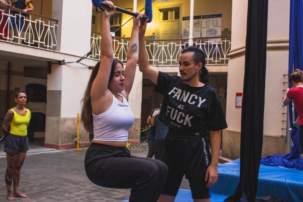 Fotografia colorida de Curso "Iniciação ao Circo"com Lui Castanho e Helen Maria no Brás