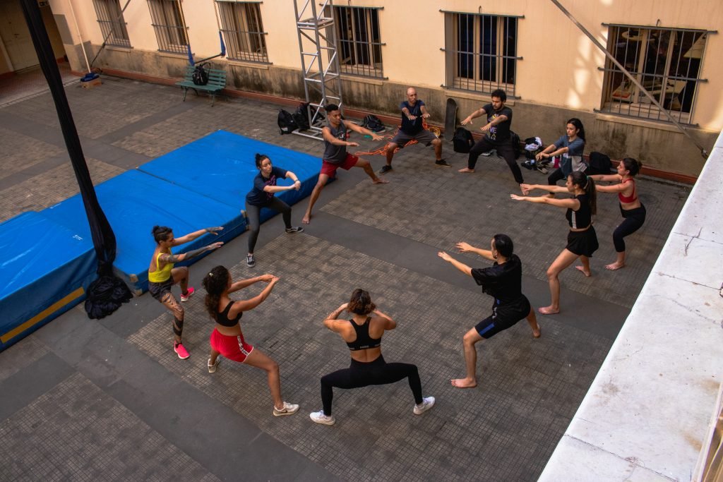 Fotografia colorida de Curso "Iniciação ao Circo"com Lui Castanho e Helen Maria no Brás