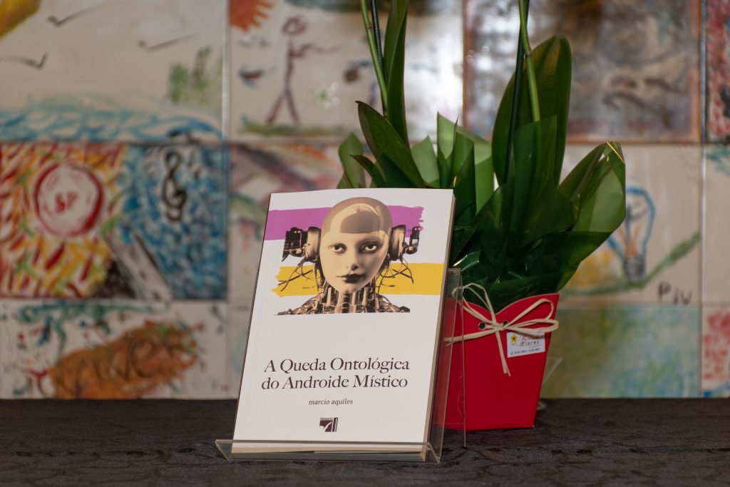 Lançamento do livro “A queda ontológica do androide místico”, de Marcio Aquiles, na unidade Roosevelt da SP Escola de Teatro. (6/3/24). | Foto: Rodrigo Reis