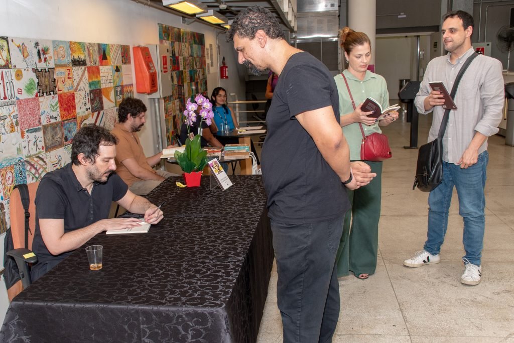 Lançamento do livro “A queda ontológica do androide místico”, de Marcio Aquiles, na unidade Roosevelt da SP Escola de Teatro. (6/3/24). | Foto: Rodrigo Reis
