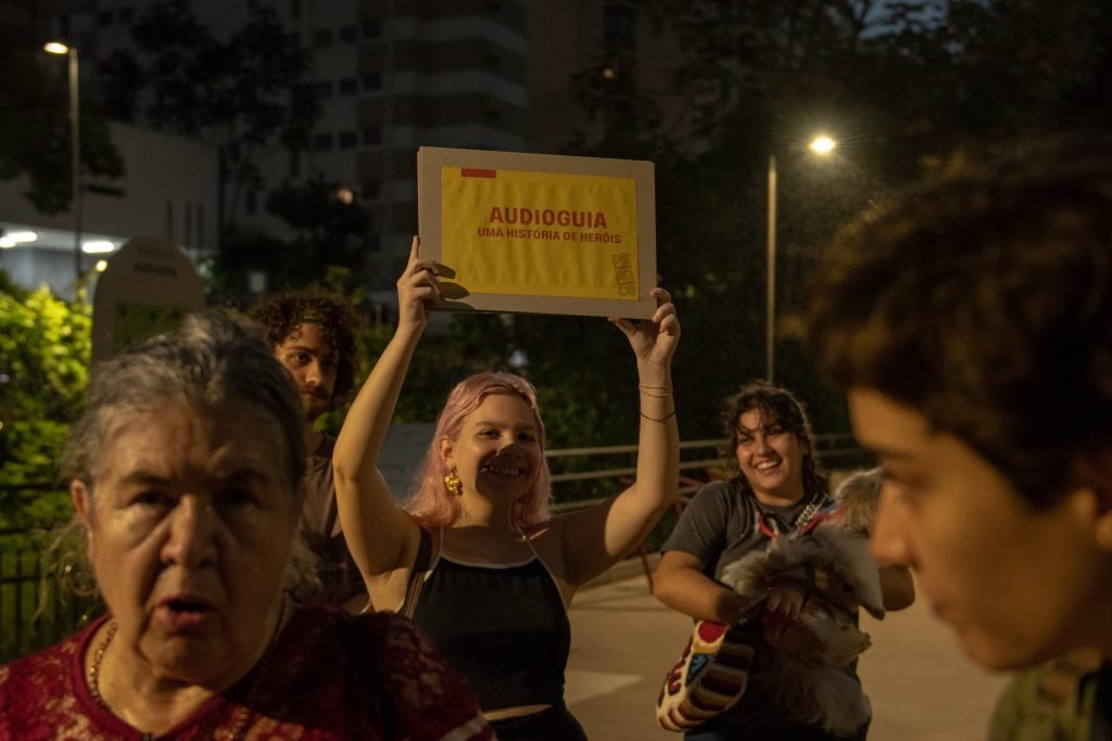 Performances do projeto "PERROS - Diálogos Caninos", no Parque Augusta e Praça Roosevelt. (05/03/24). | Foto: Rodrigo Reis