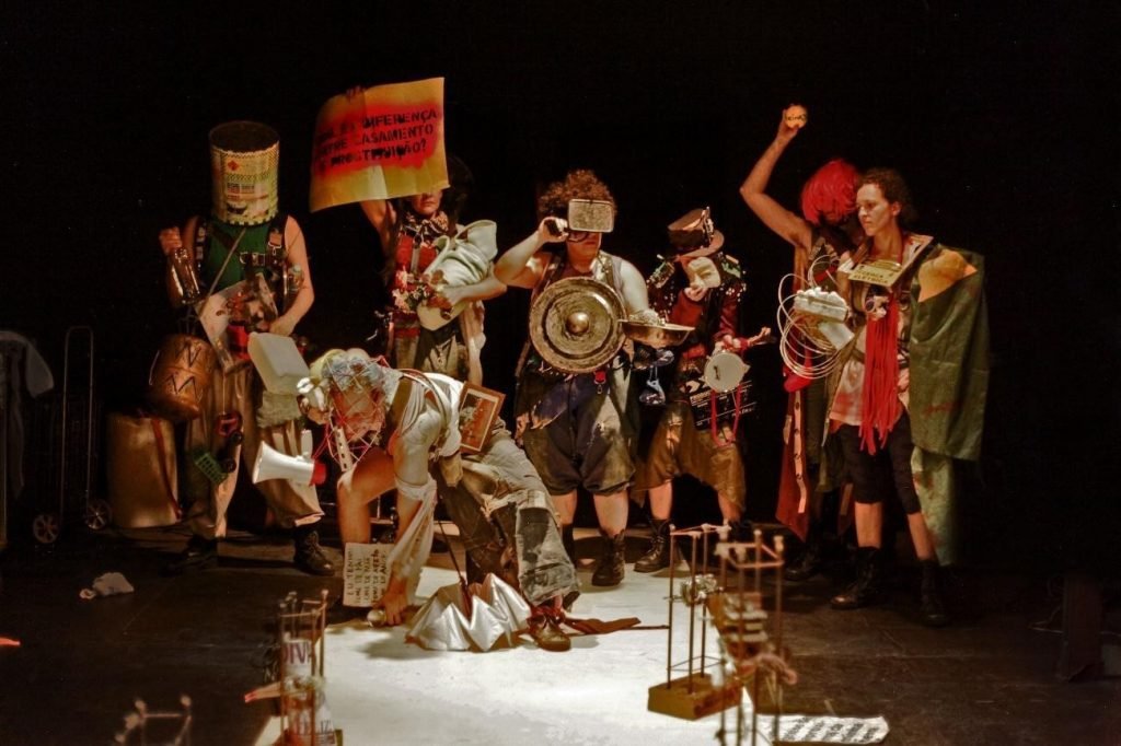 Espetáculo Guerra, d'A Próxima Companhia volta em cartaz na sede do grupo. Crédito: Jamil Kubruk