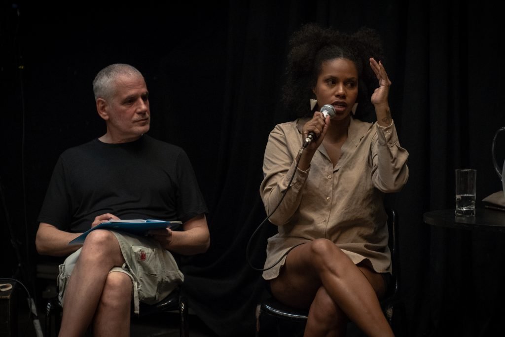 Mesa “Marcas da História Pessoal nas Produções do Artista”, na SP Escola de Teatro. (6/4/2024). | Foto: Rodrigo Reis