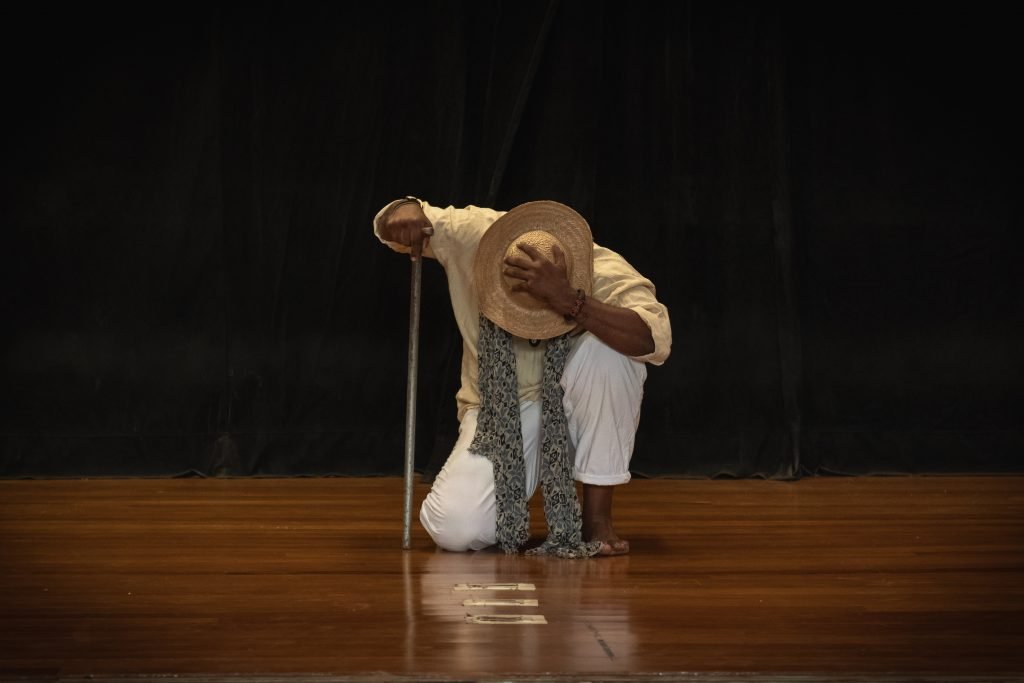 Apresentações finais dos estudantes do curso de extensão "Consciência Corporal Através do Movimento", ministrado por Zuba Janaina, na unidade Brás da SP Escola de Teatro. (29/4/2024). | Foto: Rodrigo Reis