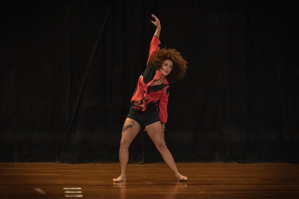 Apresentações finais dos estudantes do curso de extensão "Consciência Corporal Através do Movimento", ministrado por Zuba Janaina, na unidade Brás da SP Escola de Teatro. (29/4/2024). | Foto: Rodrigo Reis