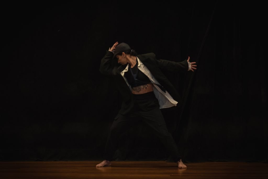 Apresentações finais dos estudantes do curso de extensão "Consciência Corporal Através do Movimento", ministrado por Zuba Janaina, na unidade Brás da SP Escola de Teatro. (29/4/2024). | Foto: Rodrigo Reis