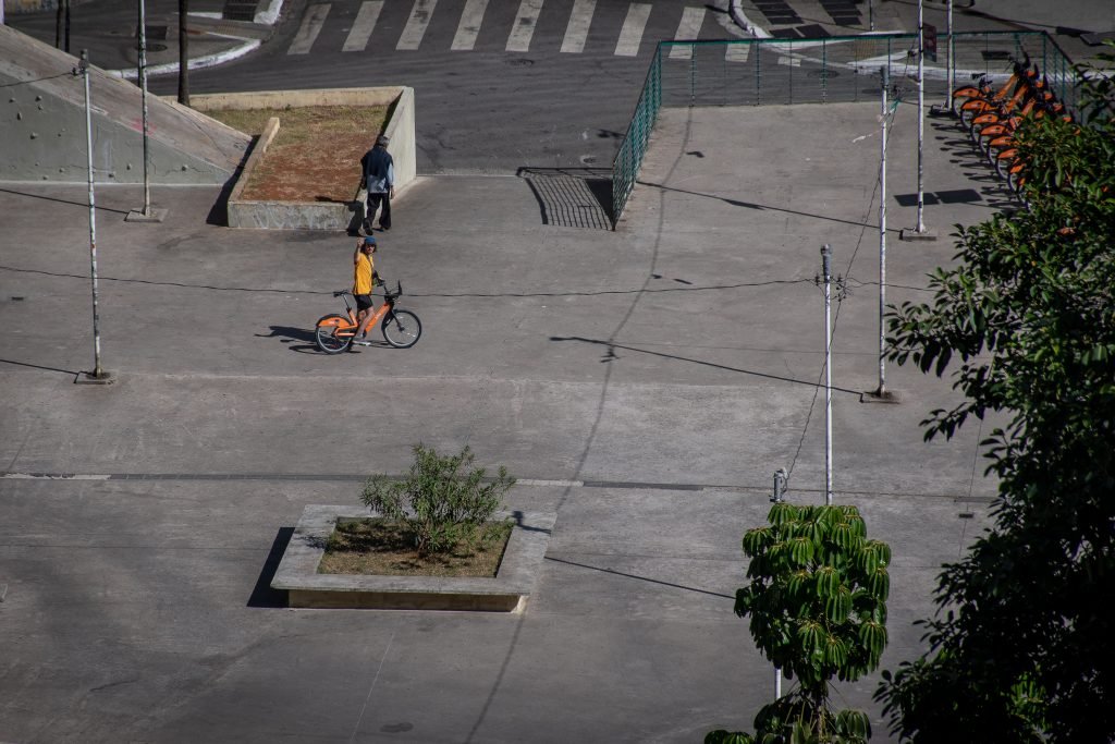 Audiotour, atividade dos estudantes de Sonoplastia da SP Escola de Teatro, com Tâmara David e Sandra X. (22/6/2024). | Foto: Rodrigo Reis