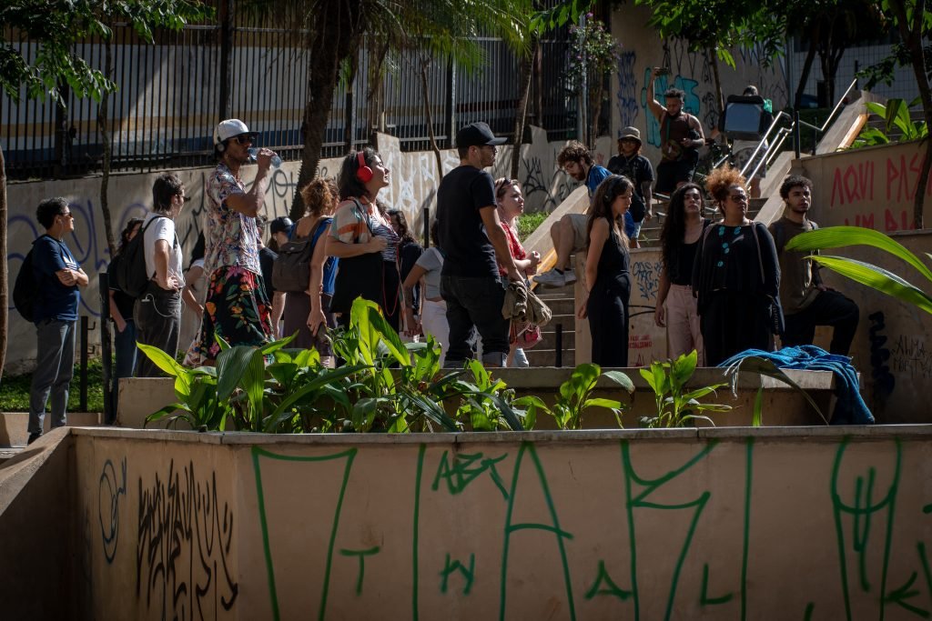 Audiotour, atividade dos estudantes de Sonoplastia da SP Escola de Teatro, com Tâmara David e Sandra X. (22/6/2024). | Foto: Rodrigo Reis