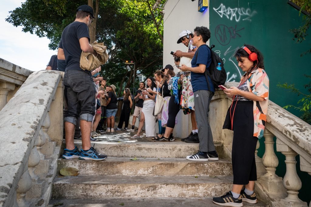 Audiotour, atividade dos estudantes de Sonoplastia da SP Escola de Teatro, com Tâmara David e Sandra X. (22/6/2024). | Foto: Rodrigo Reis