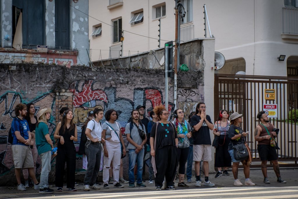 Audiotour, atividade dos estudantes de Sonoplastia da SP Escola de Teatro, com Tâmara David e Sandra X. (22/6/2024). | Foto: Rodrigo Reis