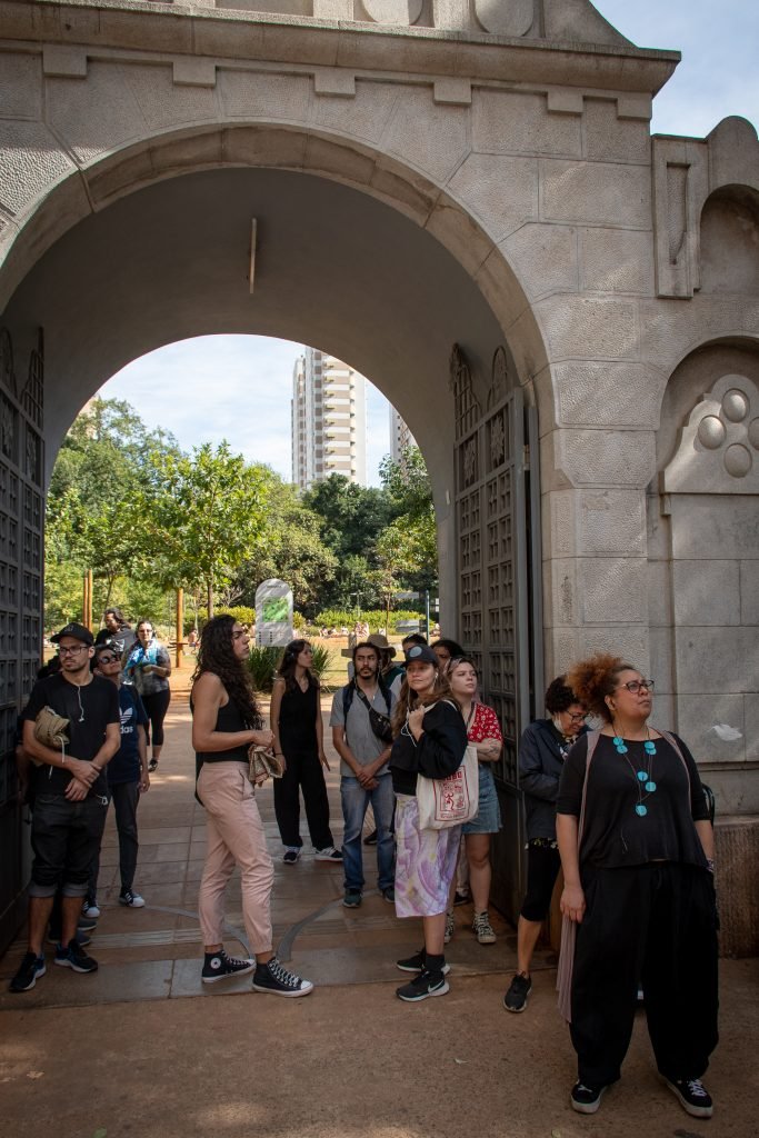 Audiotour, atividade dos estudantes de Sonoplastia da SP Escola de Teatro, com Tâmara David e Sandra X. (22/6/2024). | Foto: Rodrigo Reis