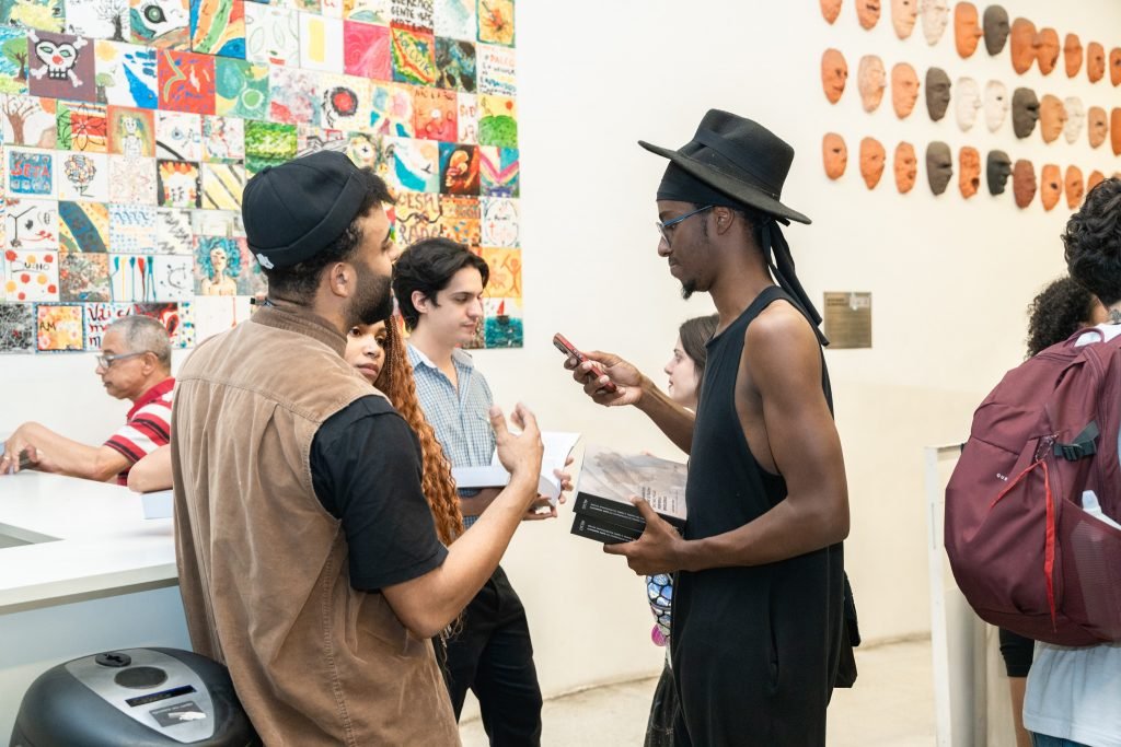 Lançamento do livro “Breves Apontamentos Sobre o Teatro Das_Nas_Pelas_Periferias”, com organização de Alexandre Mate e editoração do Selo Lucias. Na SP Escola de Teatro. (19/06/2024). | Foto por @AndreStefano