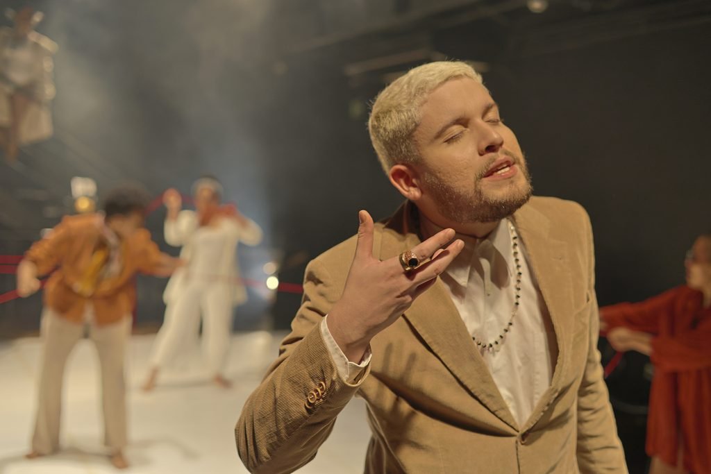 “E se sempre fosse dia”, montagem feita por alunos do módulo verde de Atuação, em cartaz na unidade Roosevelt da SP Escola de Teatro.(07/06/2024). | Foto: Clara Silva.