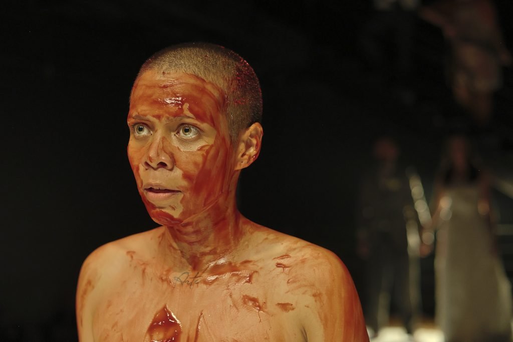 “E se sempre fosse dia”, montagem feita por alunos do módulo verde de Atuação, em cartaz na unidade Roosevelt da SP Escola de Teatro.(07/06/2024). | Foto: Clara Silva.