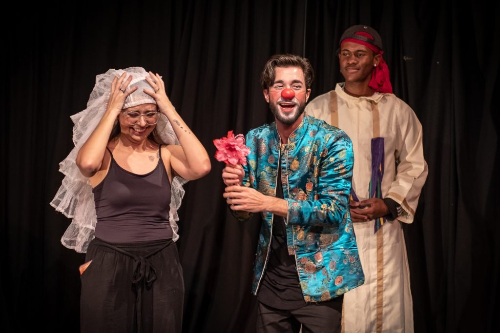 Apresentação no segundo dia da Mostra de Microcenas dos estudantes de Direção da SP Escola de Teatro. (25/5/2024). | Foto: Rodrigo Reis