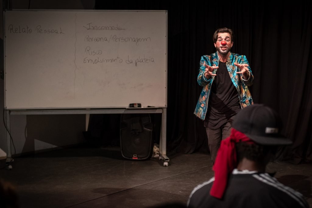 Apresentação no segundo dia da Mostra de Microcenas dos estudantes de Direção da SP Escola de Teatro. (25/5/2024). | Foto: Rodrigo Reis